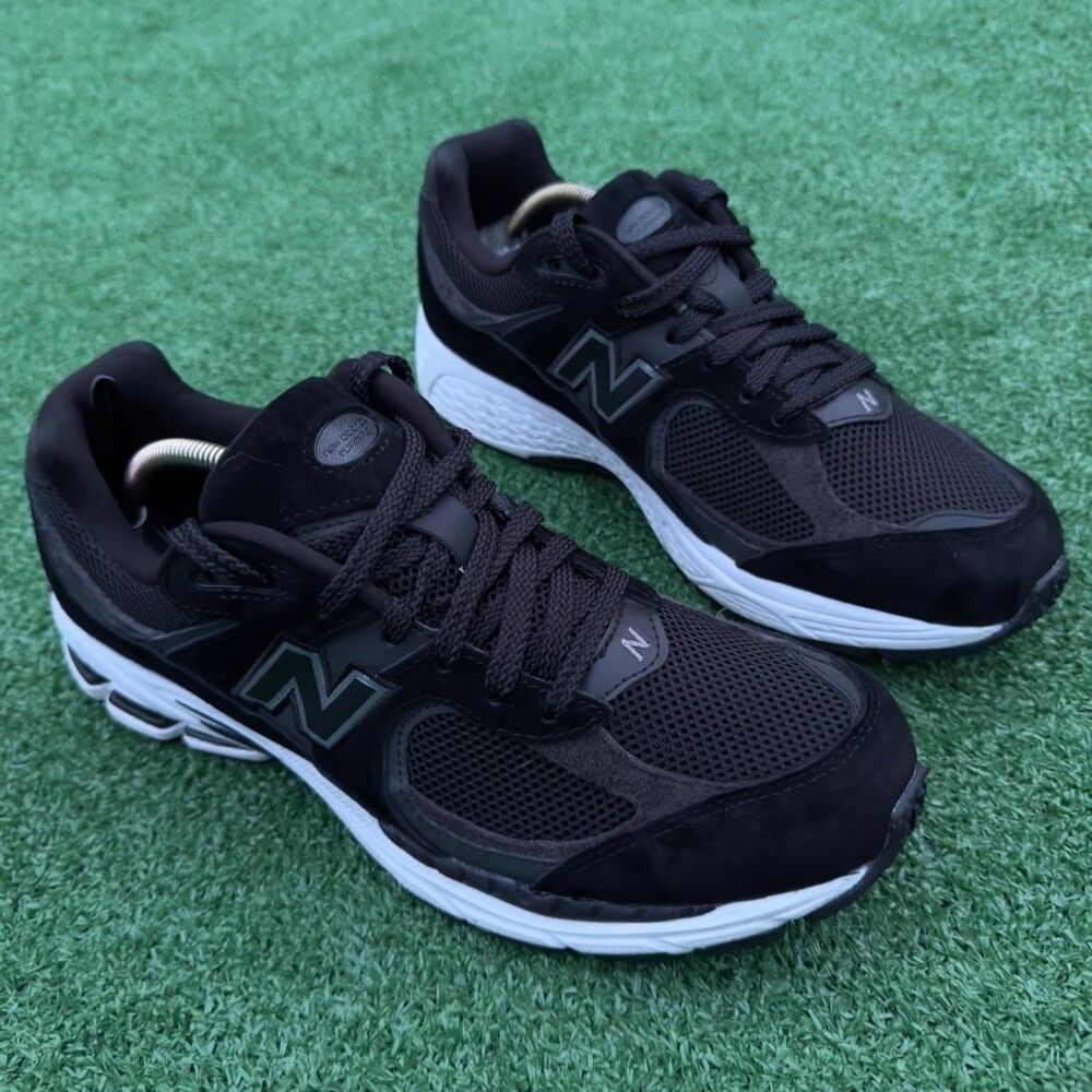 NEW BALANCE 2002 R - Men’s Sneakers - SIZE 9.5